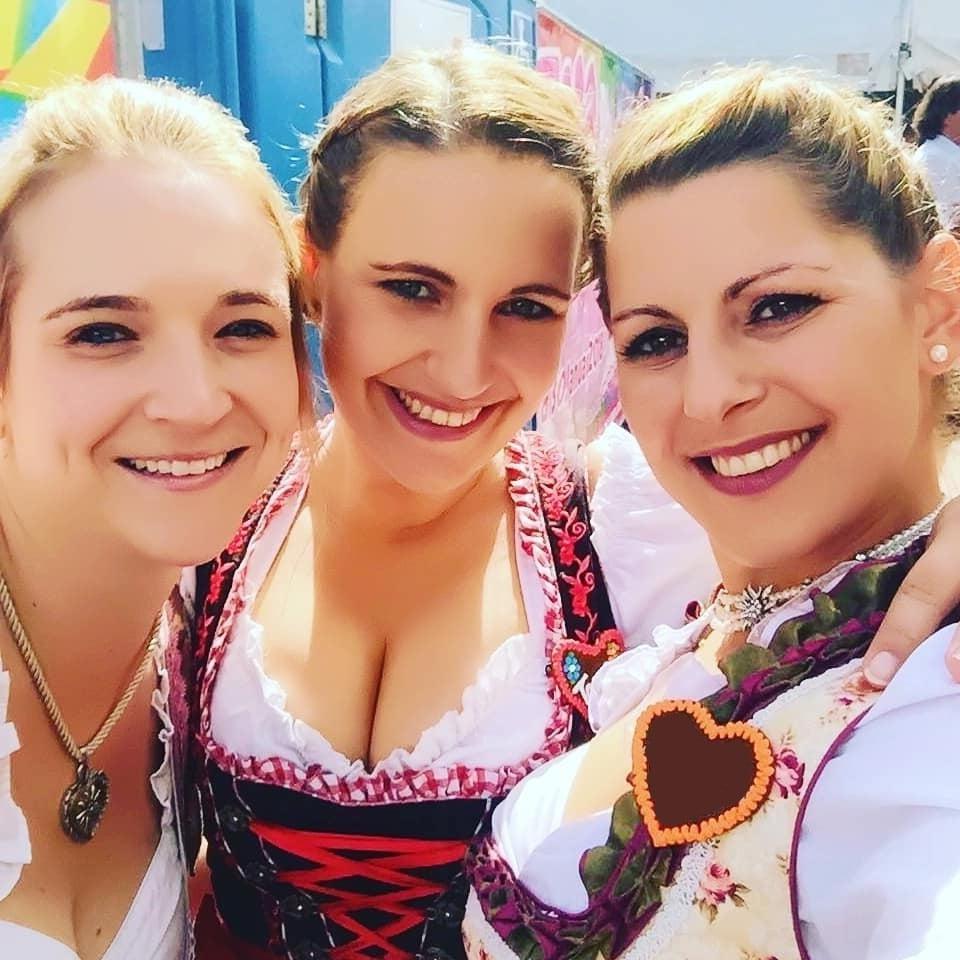 25P Sexy Dirndl Girls 371