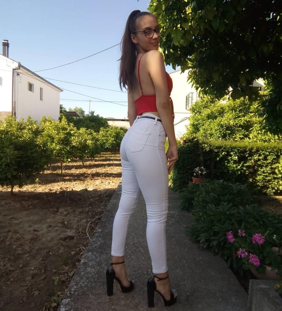 25P Arched Back Girls