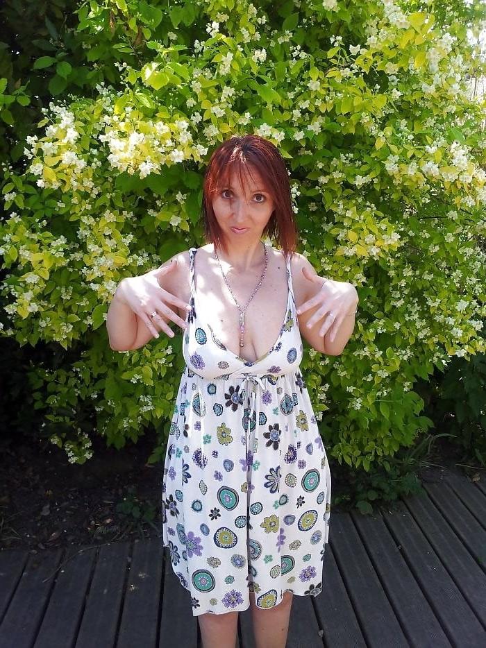 25P Younger women has forgotten her bra 07.