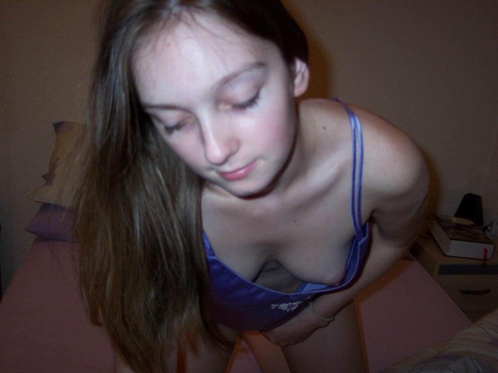 25P Younger women has forgotten her bra 07.