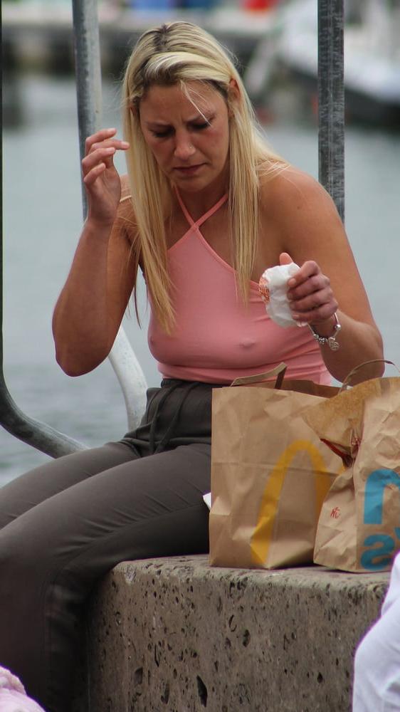 25P Younger women has forgotten her bra 07.