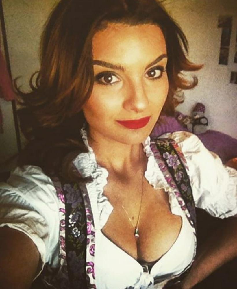 25P Sexy Dirndl Girls 369