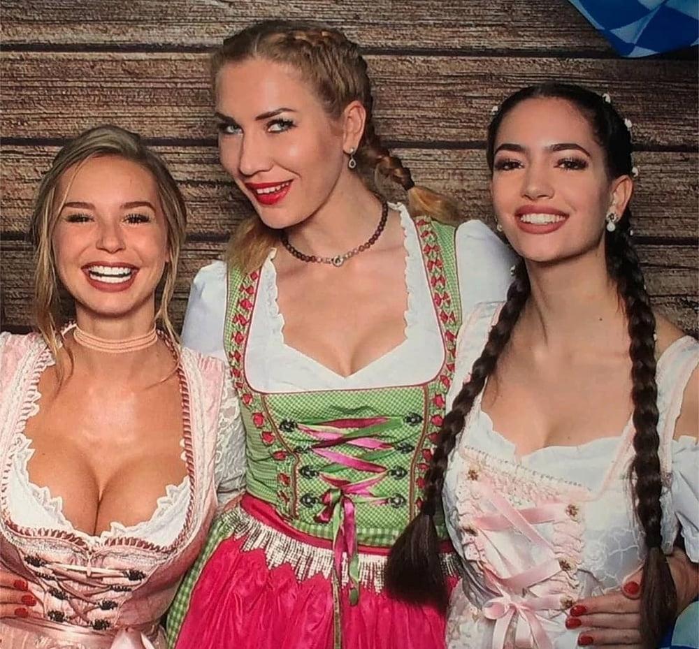25P Sexy Dirndl Girls 369