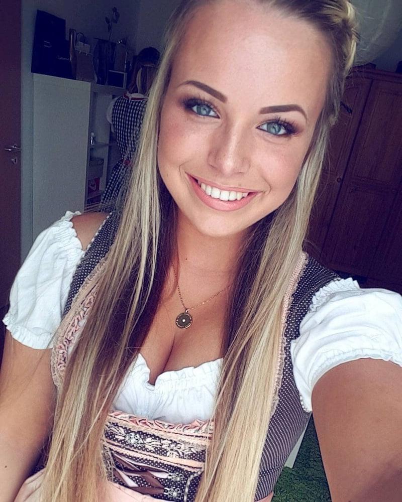 25P Sexy Dirndl Girls 369