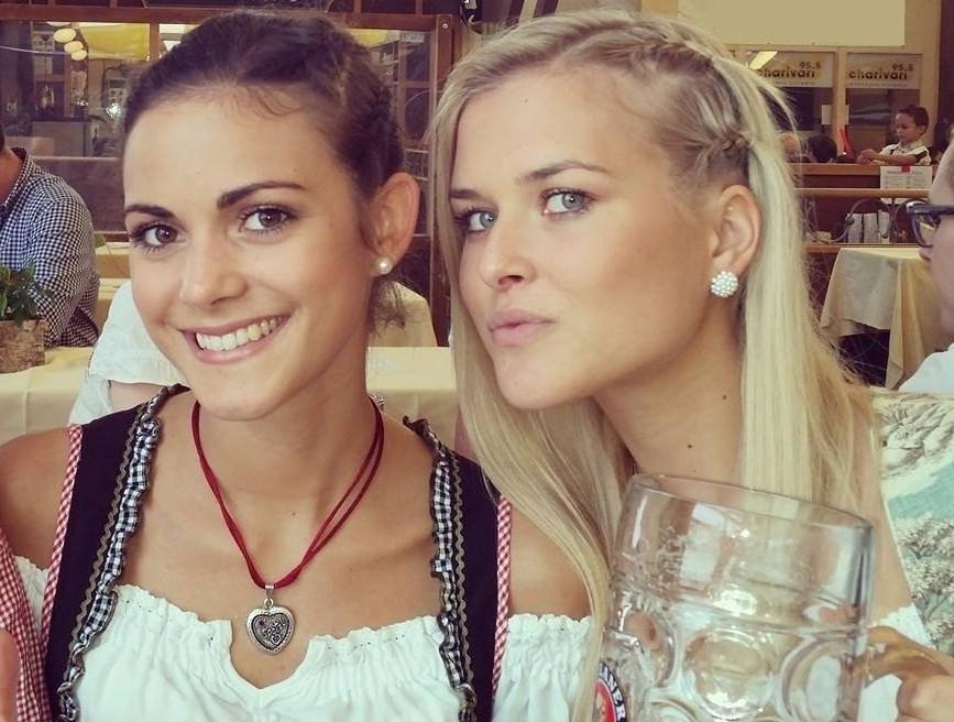 25P Sexy Dirndl Girls 369