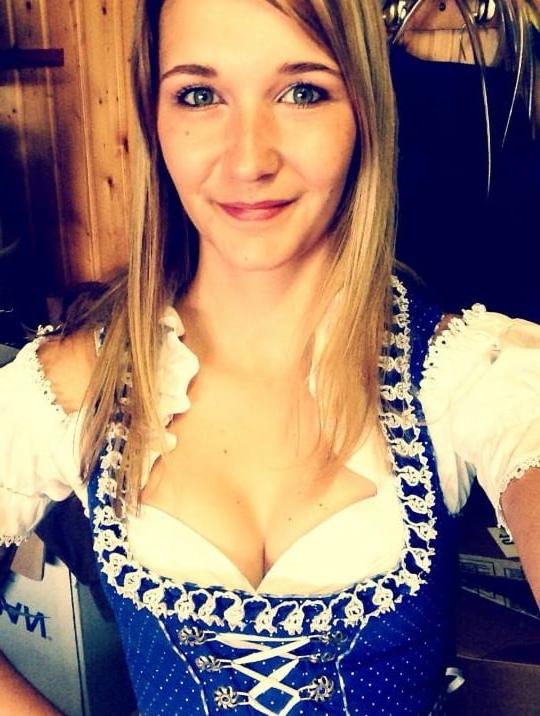 25P Sexy Dirndl Girls 369