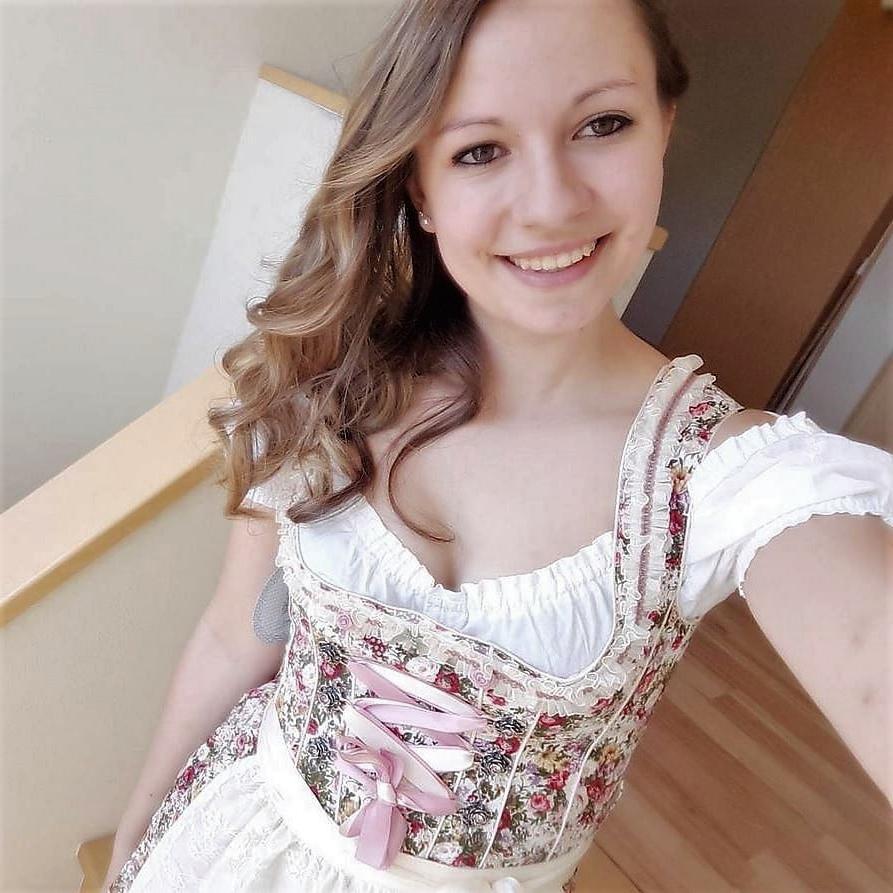 25P Sexy Dirndl Girls 369
