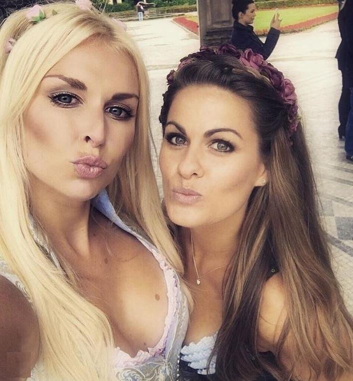 25P Sexy Dirndl Girls 369