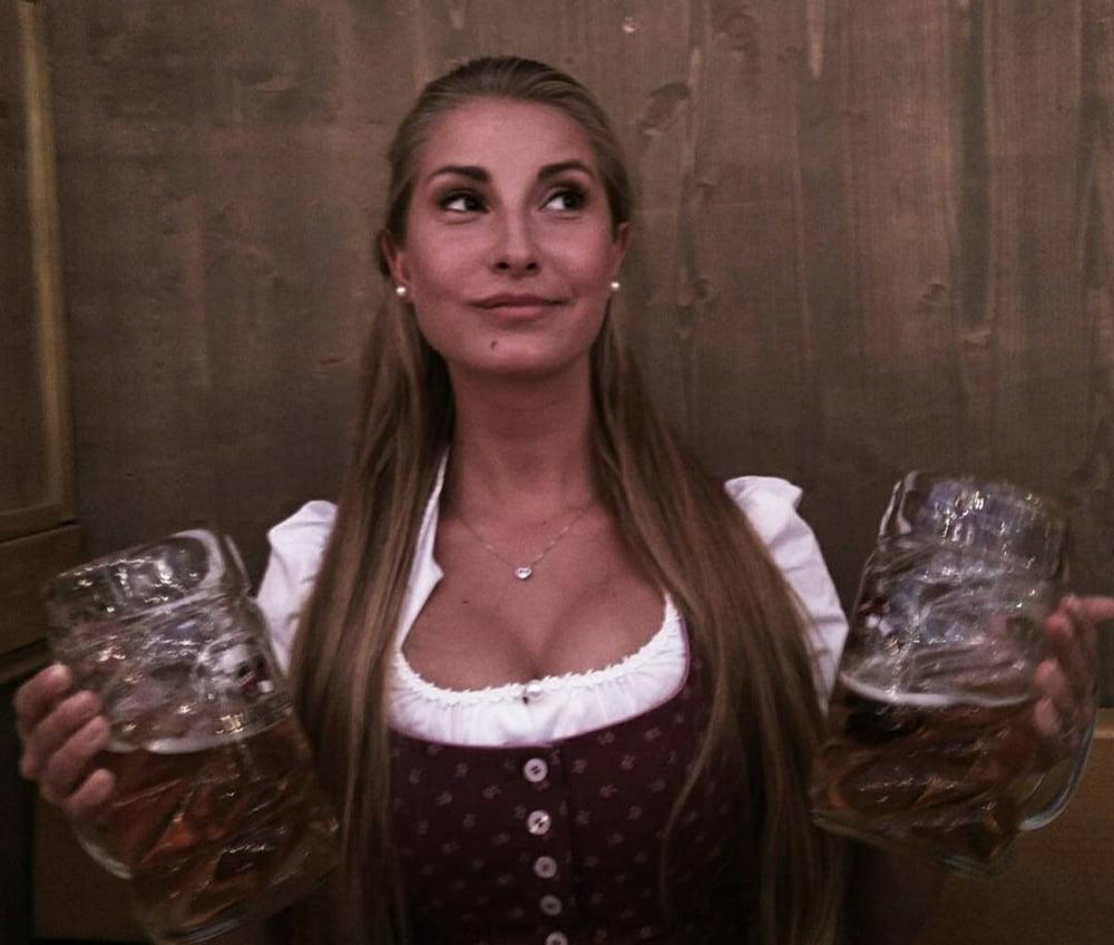 25P Sexy Dirndl Girls 369