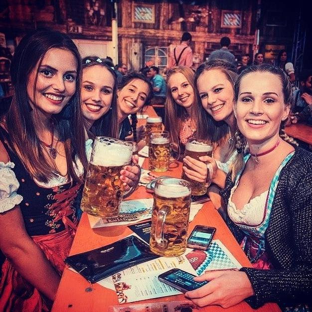 25P Sexy Dirndl Girls 370