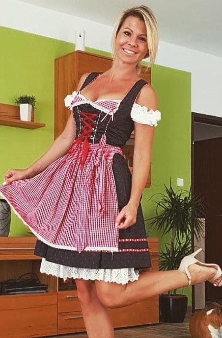 25P Sexy Dirndl Girls 370