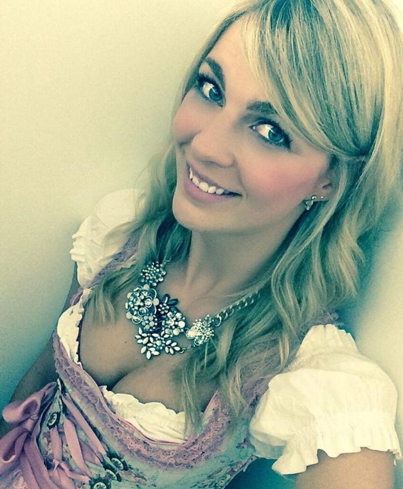 25P Sexy Dirndl Girls 370