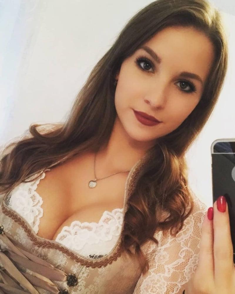 25P Sexy Dirndl Girls 368