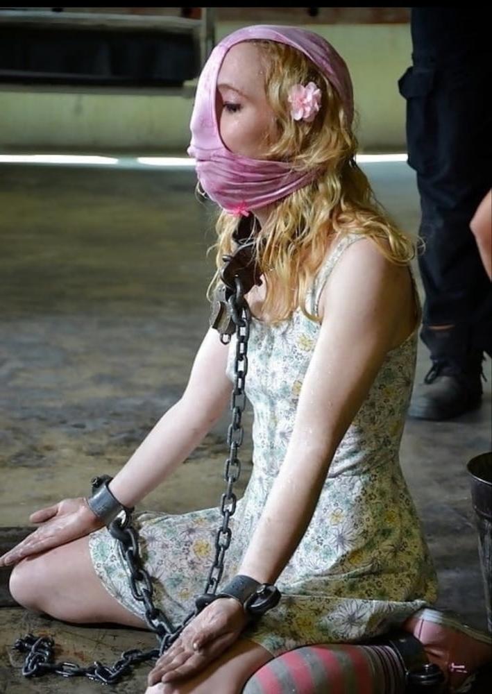 25P Girls with panties on their face, on their head (photos from