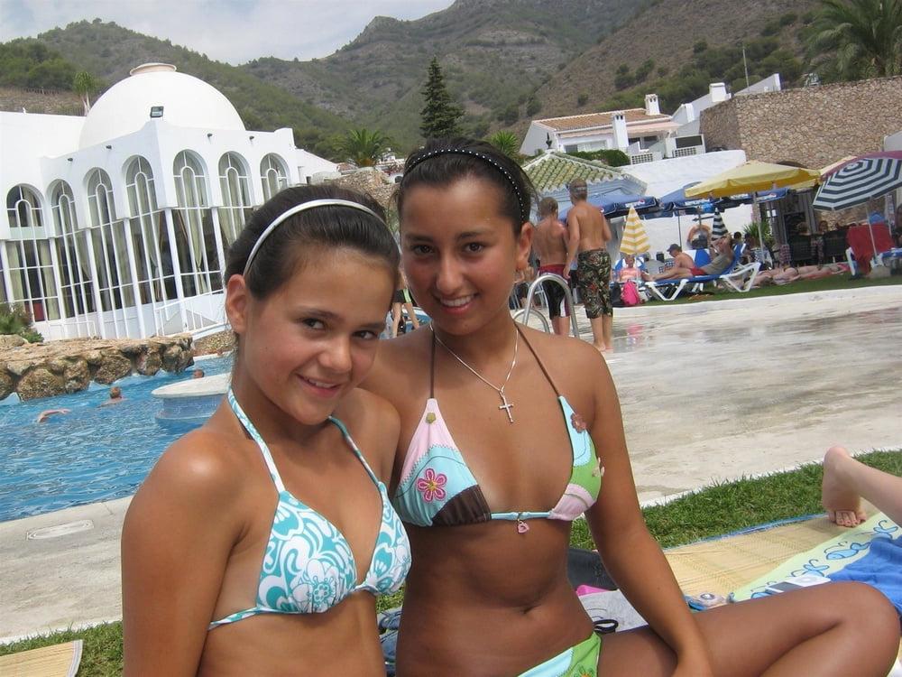 25P Nice girls and lady's in bikini