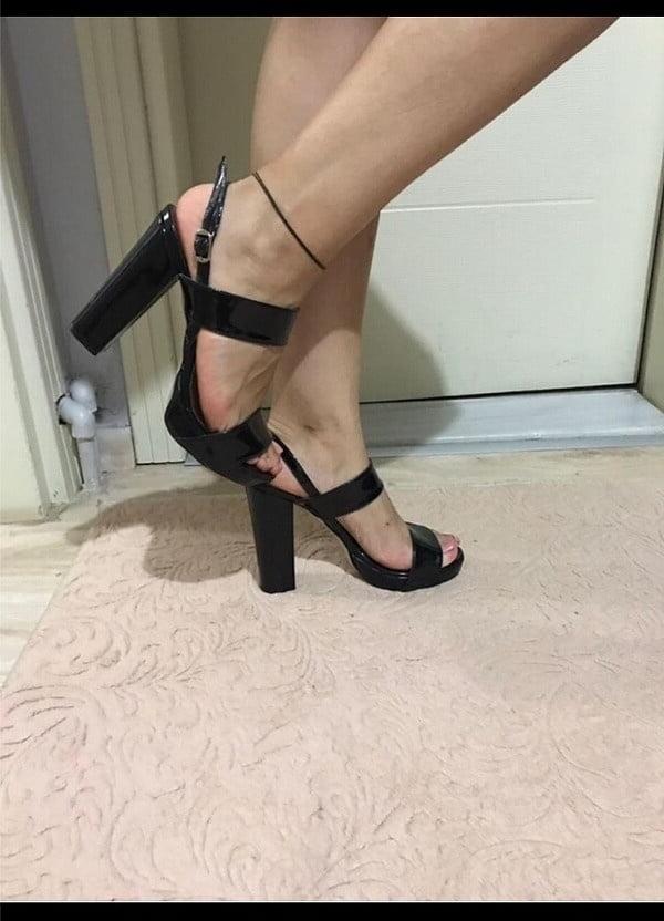 25P Turkish girls showing off