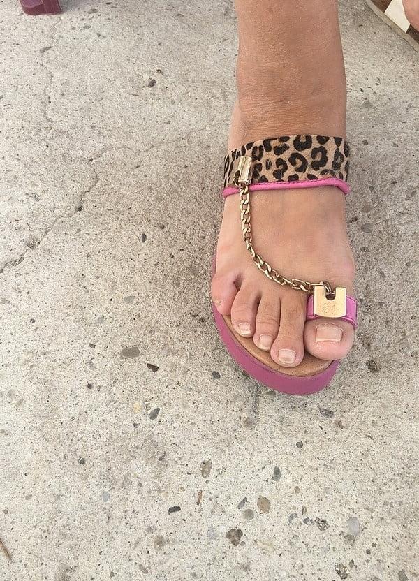 25P Turkish girls showing off