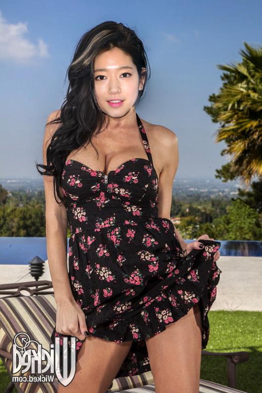25P sex to Park Shin-hye in open air natural with very pain