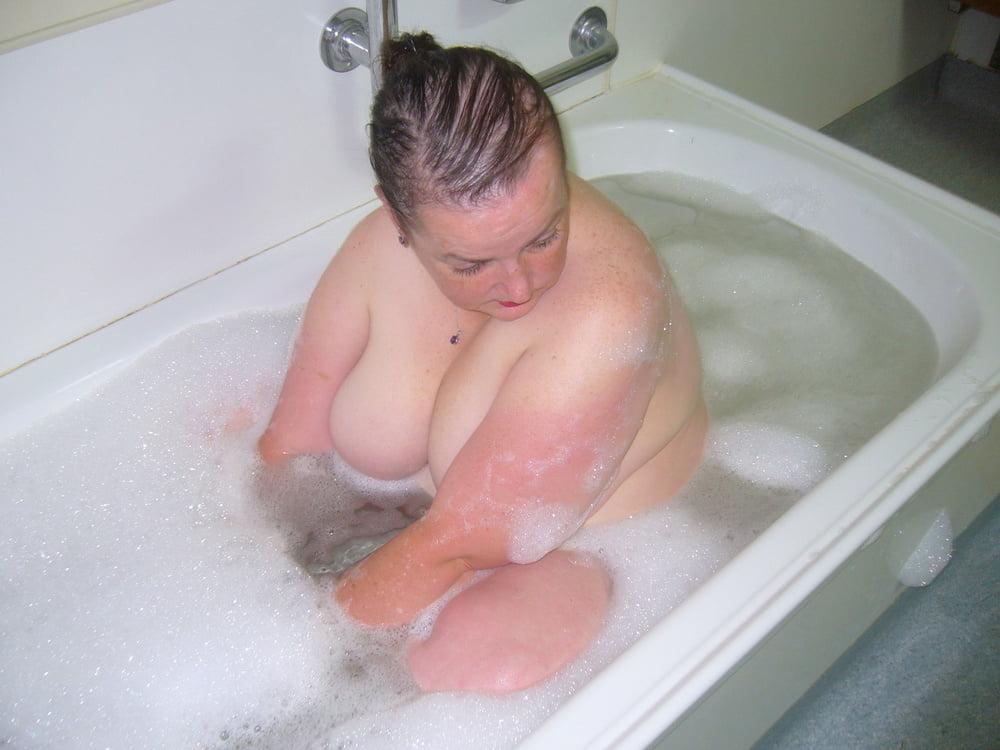 9P fatpig in the bath