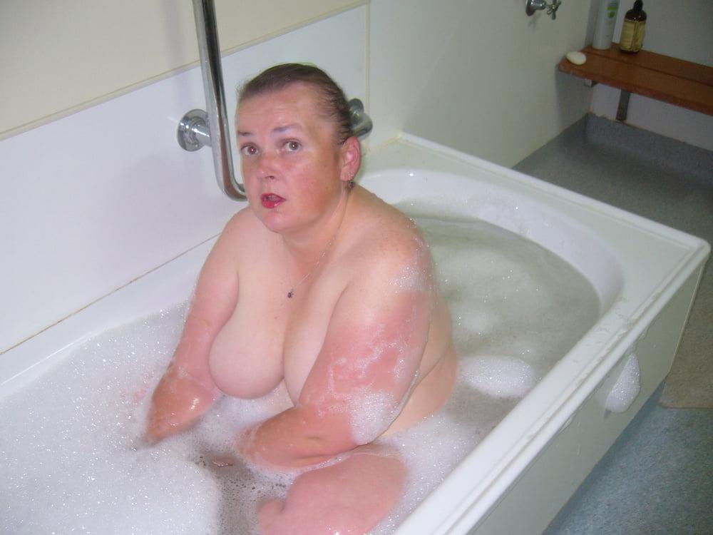 9P fatpig in the bath