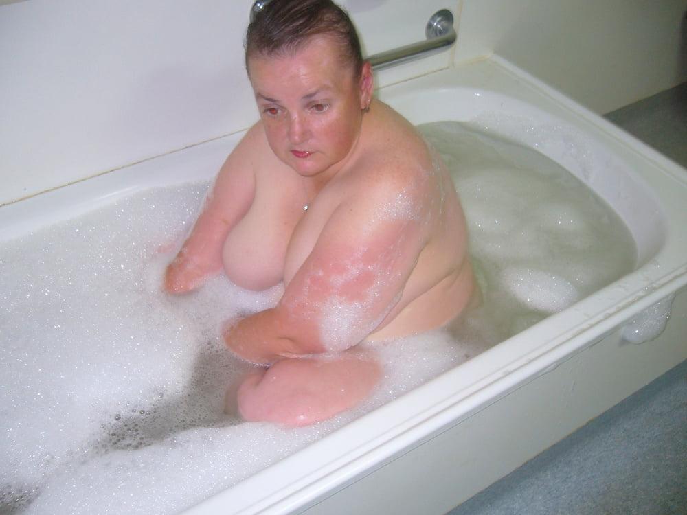 9P fatpig in the bath