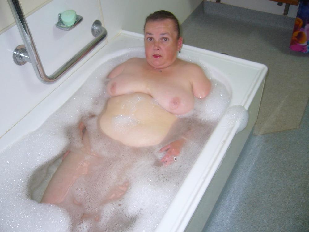 9P fatpig in the bath