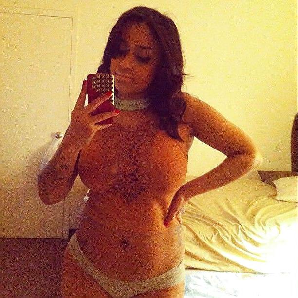 22P NICE THICK BITCHES
