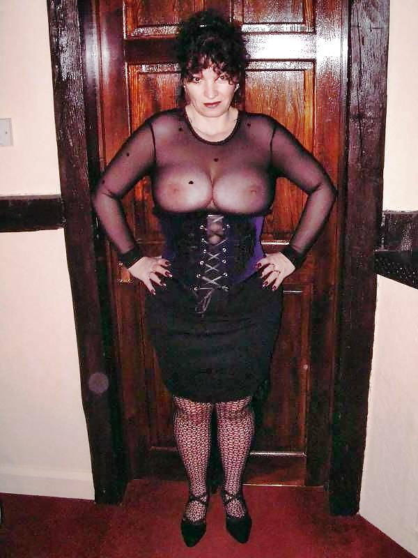 25P Kim, one of the sexiest milf in great britain