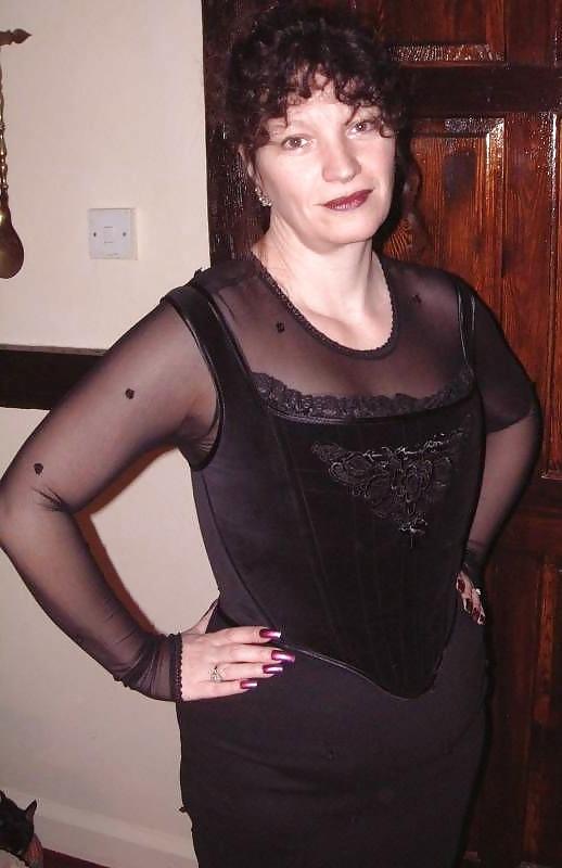 25P Kim, one of the sexiest milf in great britain