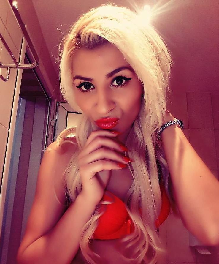11P new anal performing escort