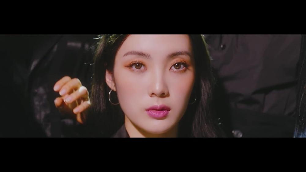 25P K-Pop Facial Screencaps