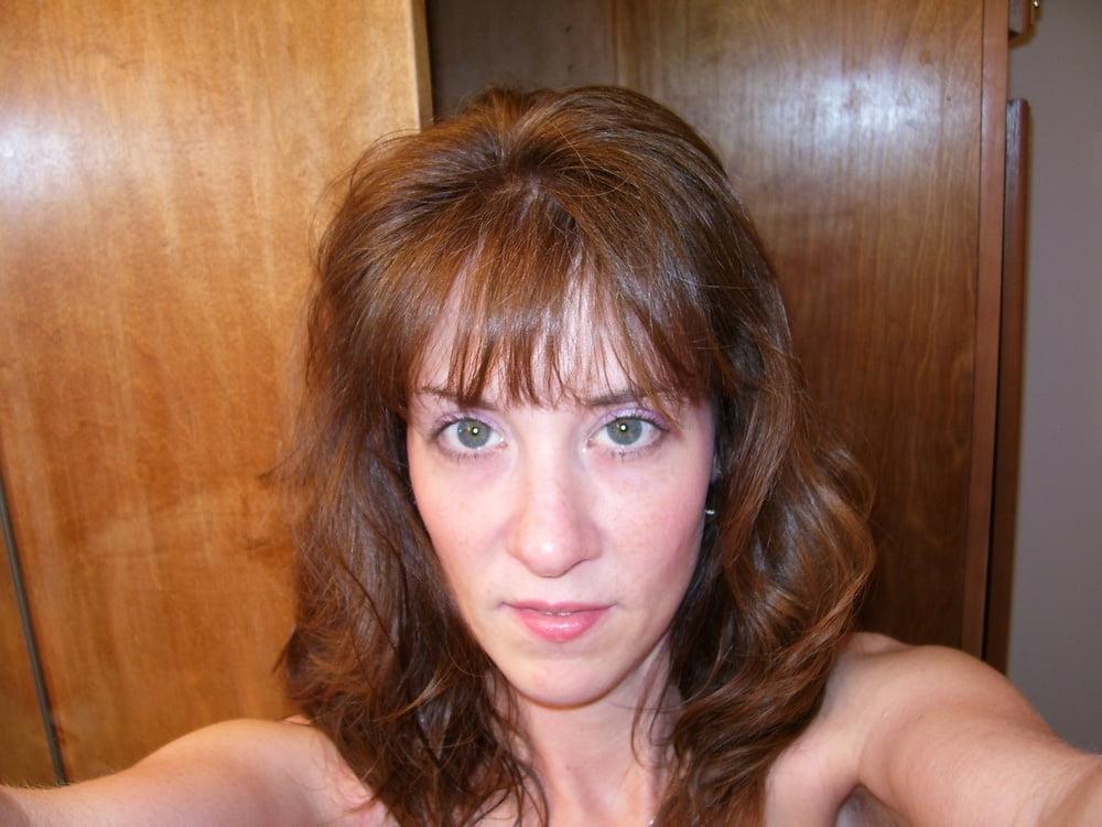 19P Brunette MILF in the Bath