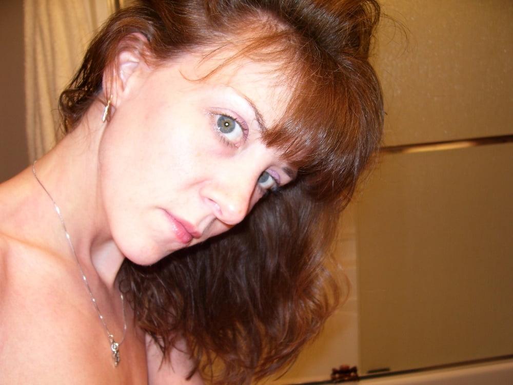 19P Brunette MILF in the Bath