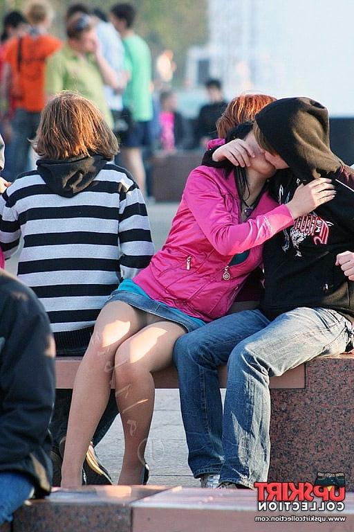 24P lovely bench girls