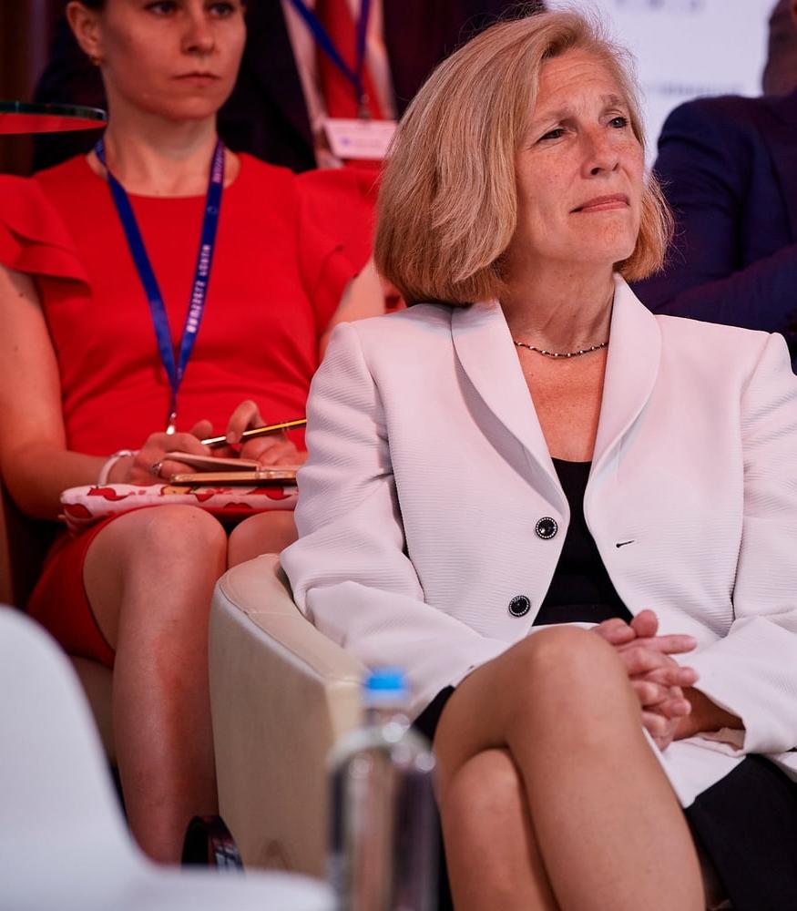 25P Old Pantyhosed Conference Cunt