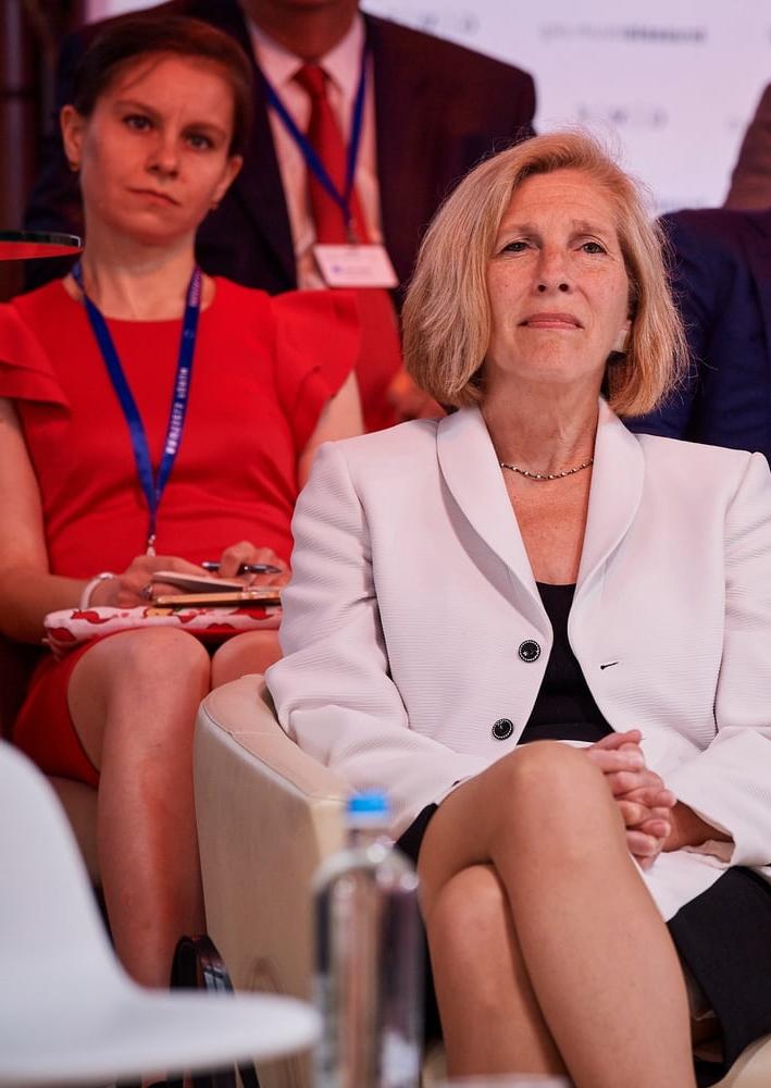 25P Old Pantyhosed Conference Cunt