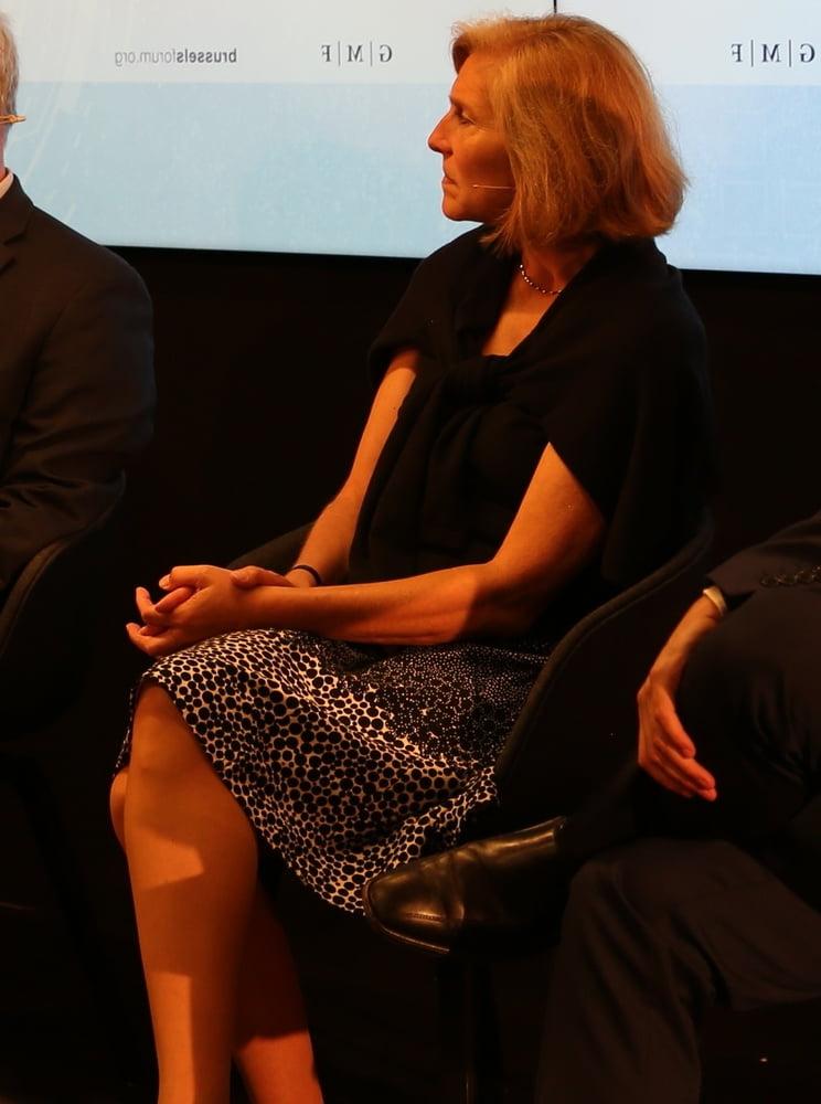 25P Old Pantyhosed Conference Cunt