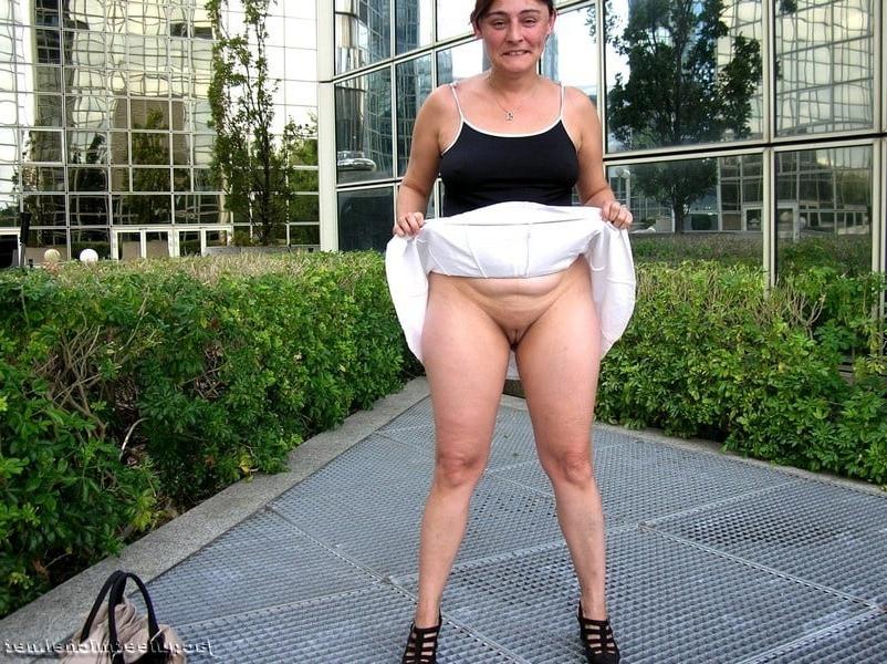 25P My Upskirt Obsession (4) Lift your skirt show us your cunt