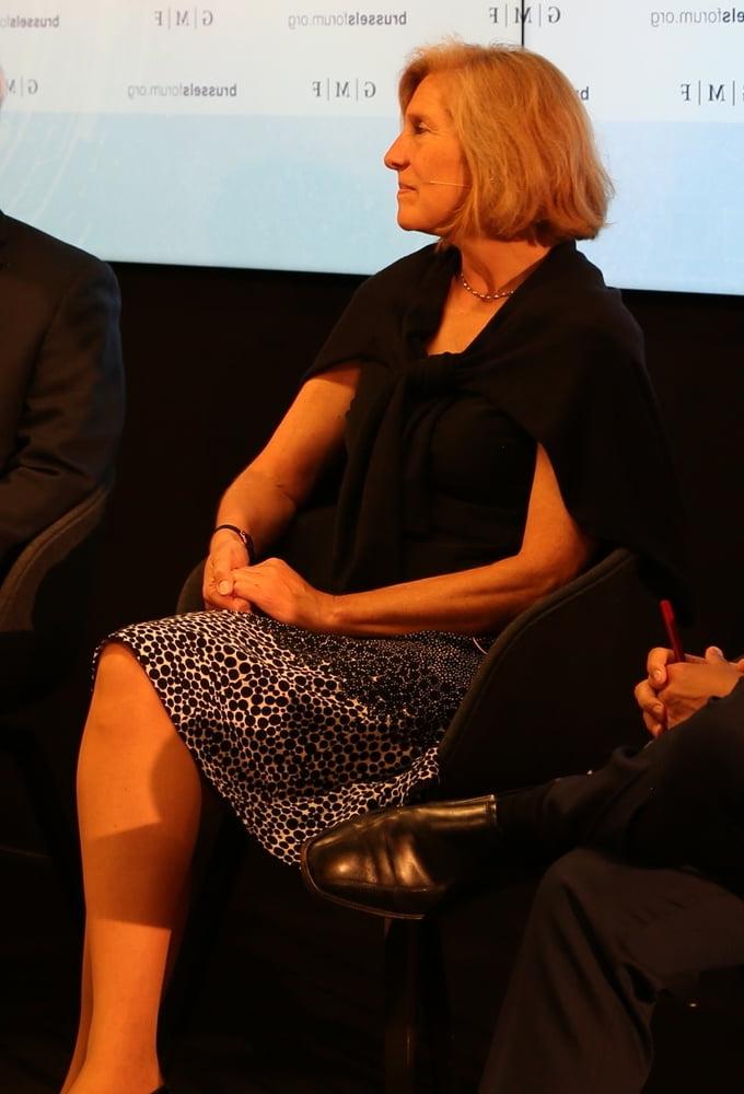25P Old Blonde Pantyhosed Conference Cunt