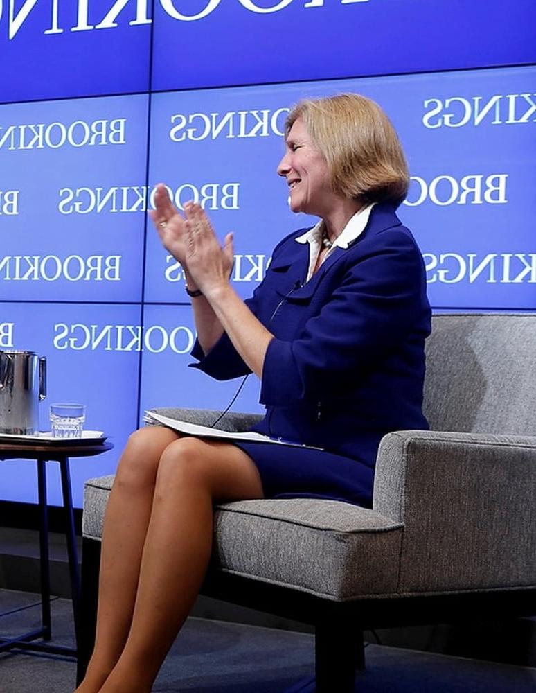25P Old Blonde Pantyhosed Conference Cunt