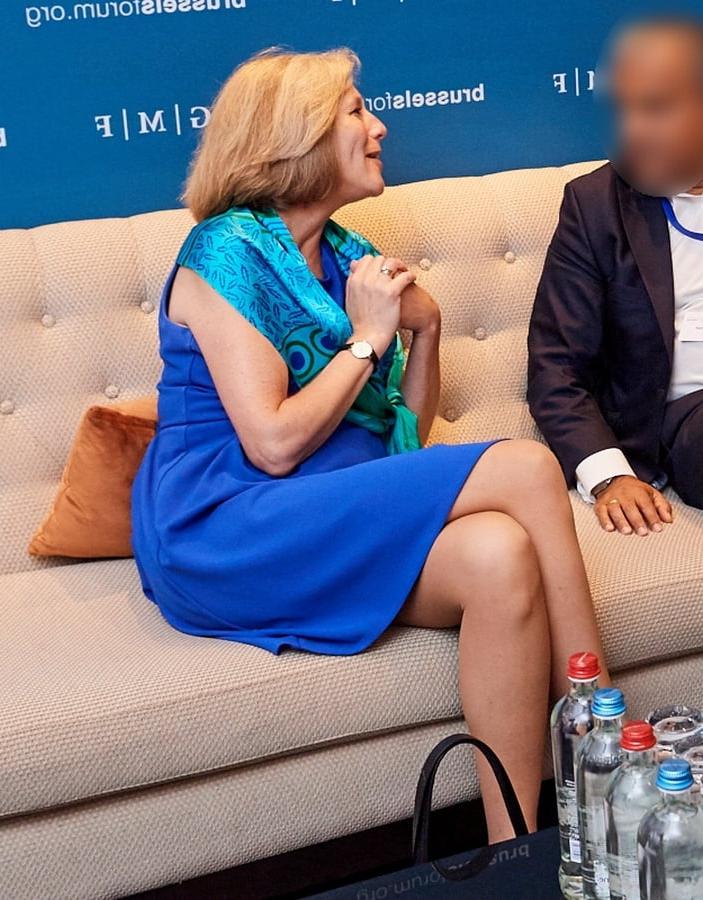 25P Old Blonde Pantyhosed Conference Cunt