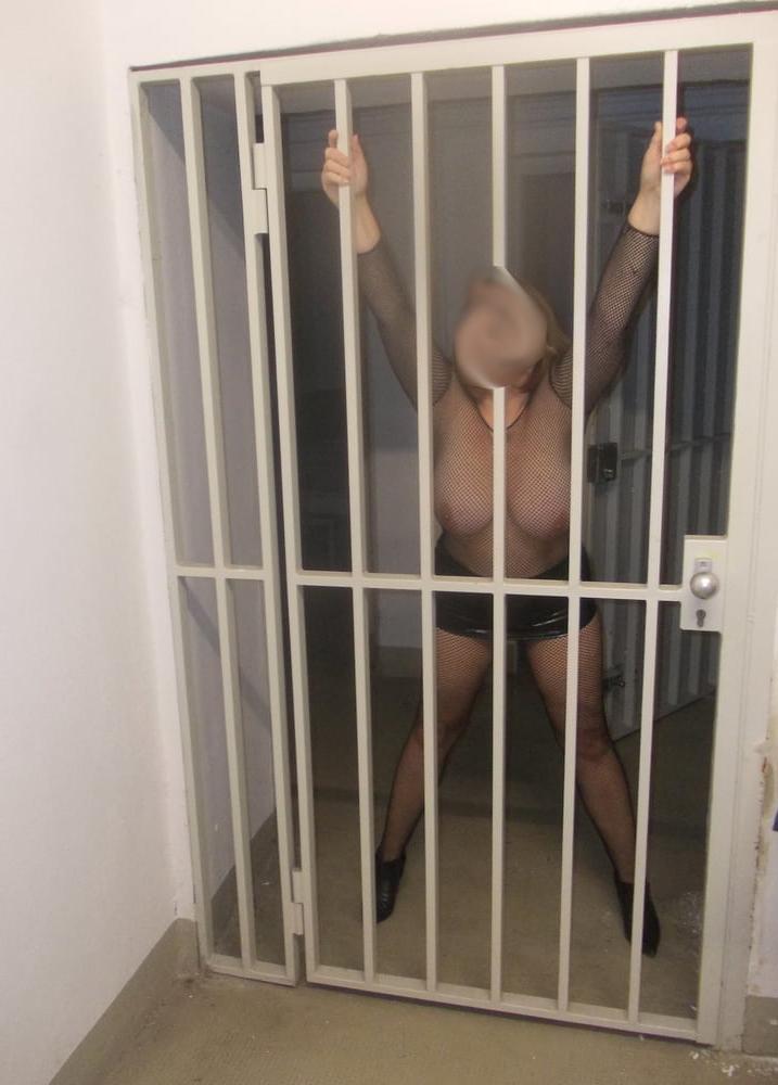 18P Prison Slut