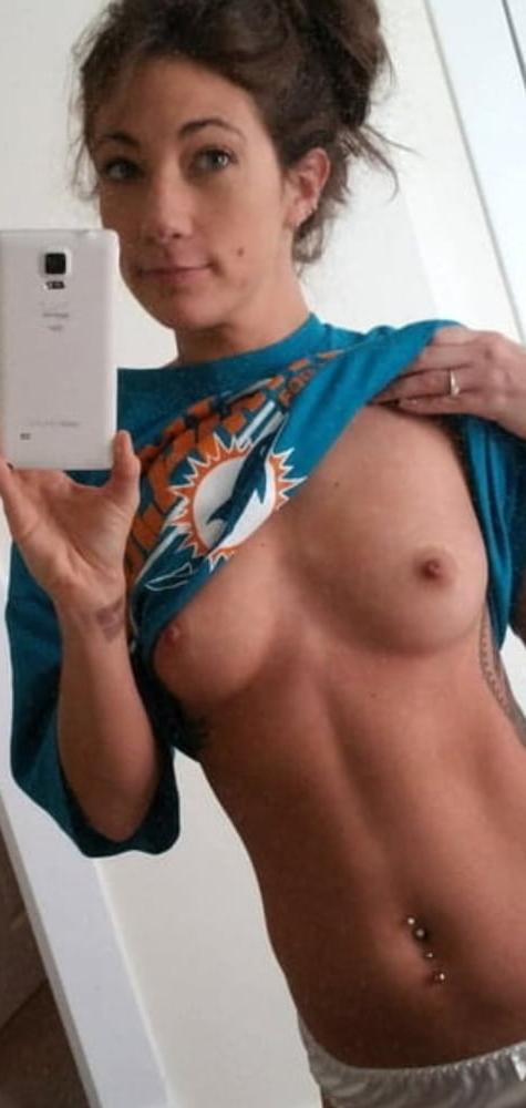 25P Fit girls with hot bodies