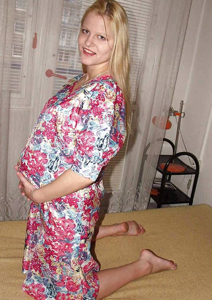 20P Sexy Blonde Pregnant