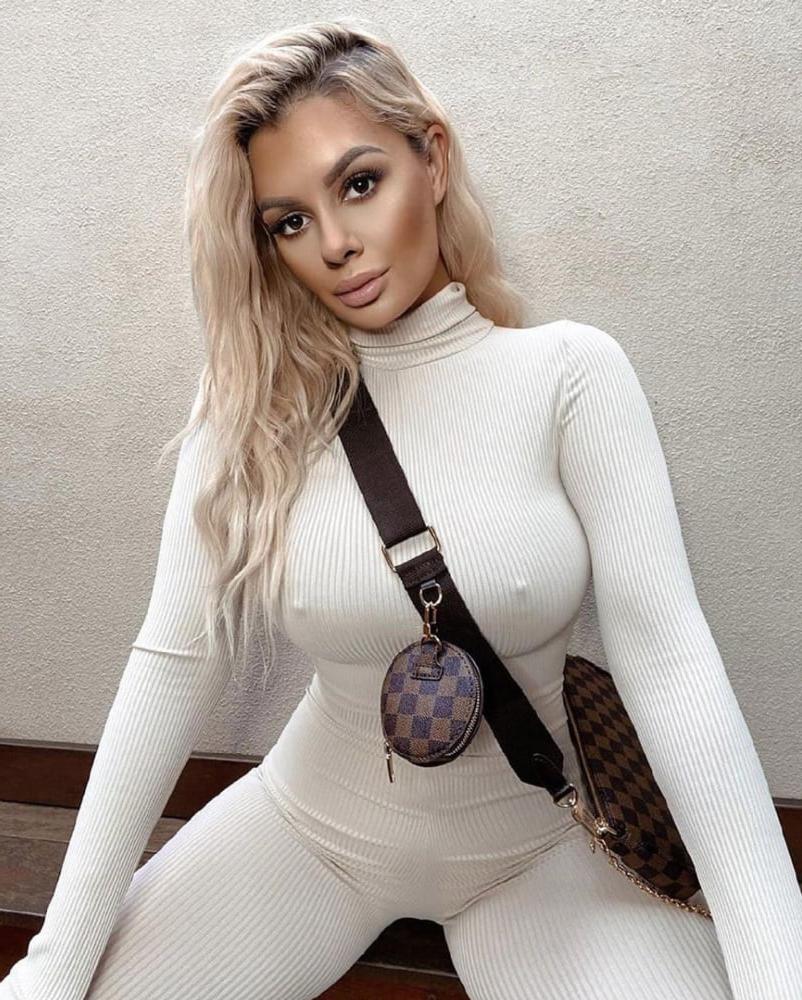 25P NO BRA club HUGE BOOBS and JUICY JUGGS edition 9