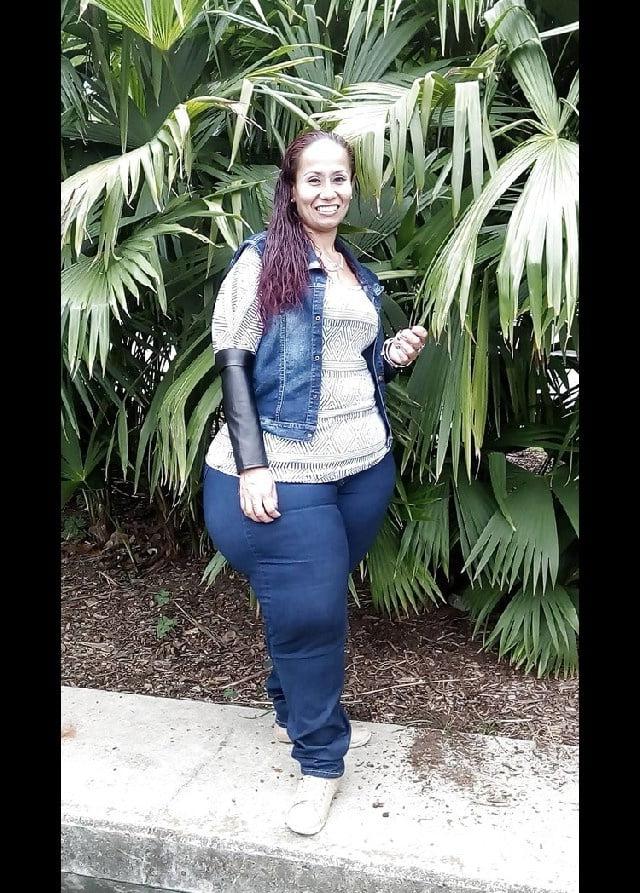 25P Mega thick comlombian milf
