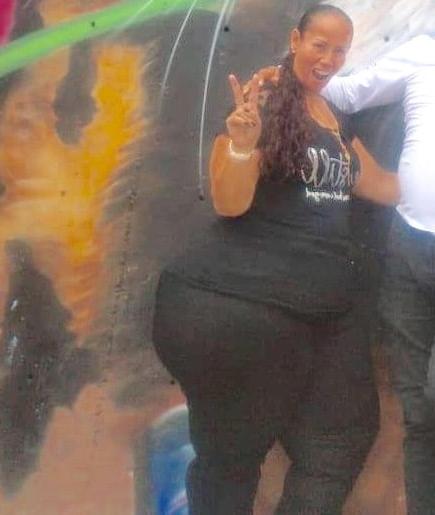 25P Mega thick comlombian milf