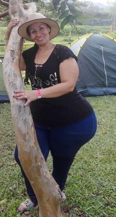 25P Mega thick comlombian milf
