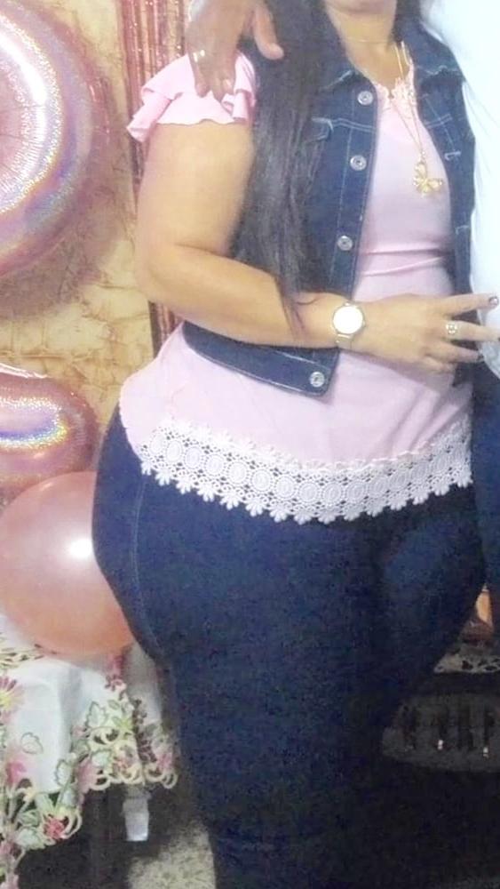 25P Mega thick comlombian milf
