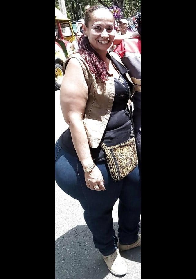 25P Mega thick comlombian milf